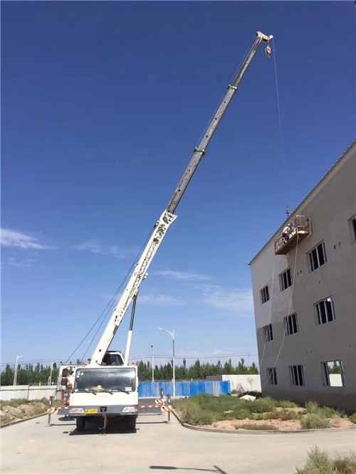 永泰县“轻装强干”—— 吊车的 “轻量化臂架” 技术